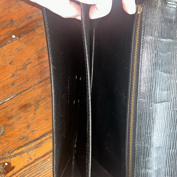 Epi Pochette Sellier Dragonne Clutch Black - Picture 9 of 12